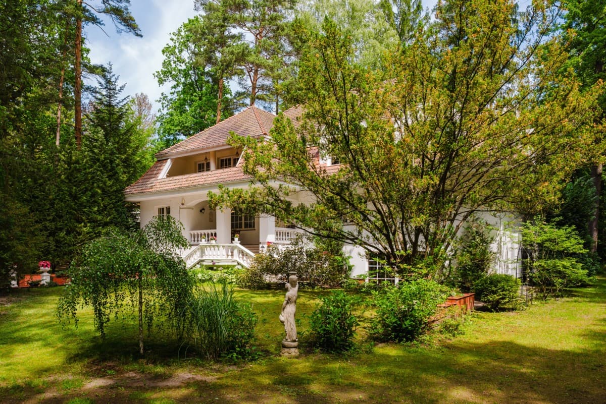 przestronna rezydencja na malowniczej działce w zalesiu dolnym – 13