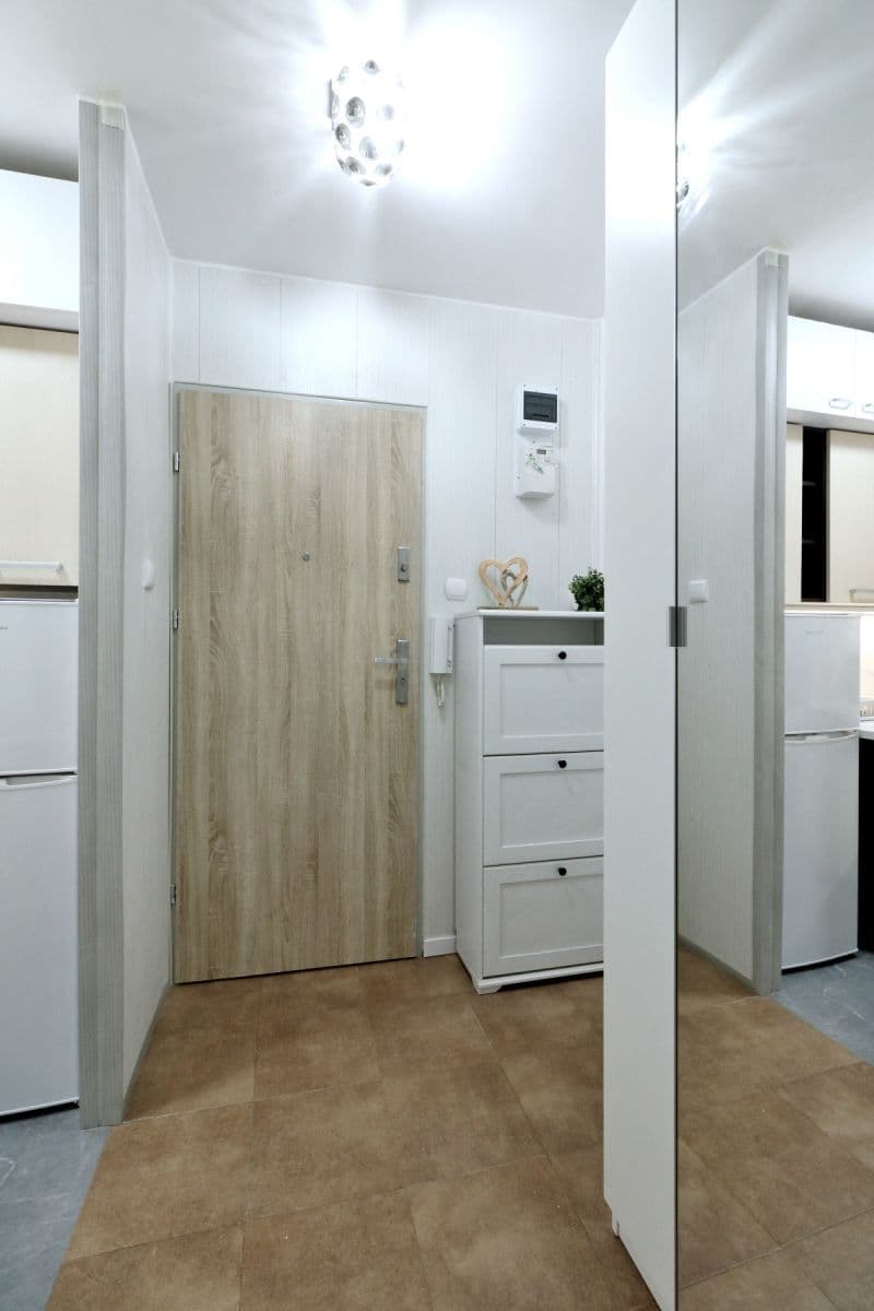 Umeblowana kawalerka, 850m do metra, niskie koszty – 5