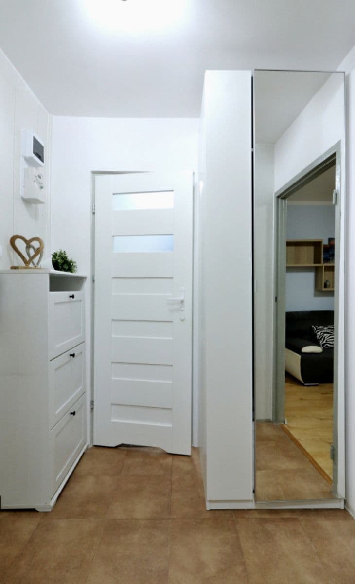 Umeblowana kawalerka, 850m do metra, niskie koszty – 7