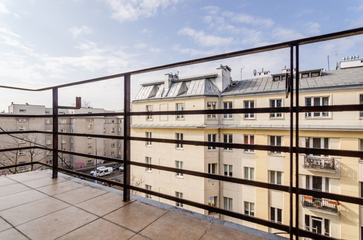 Klimatyczne mieszkanie z balkonem i widokiem na miasto – 14