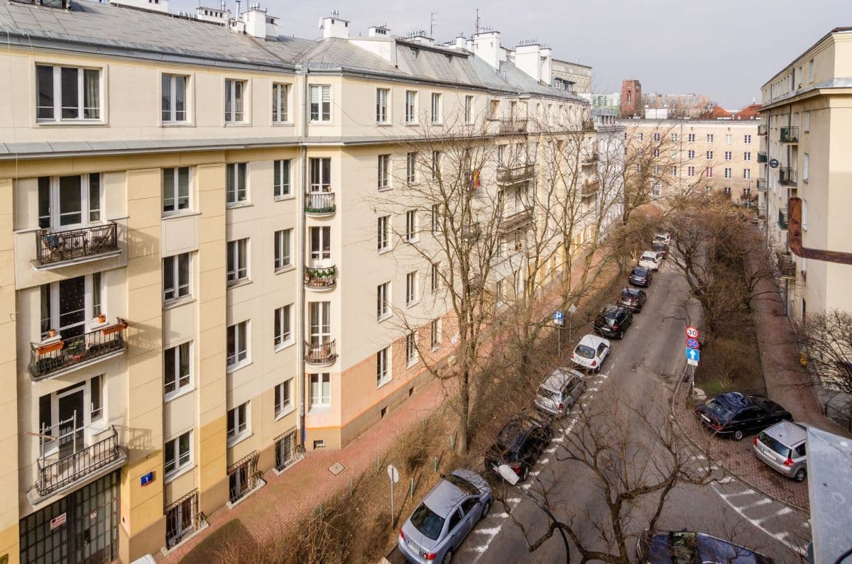 Klimatyczne mieszkanie z balkonem i widokiem na miasto – 15