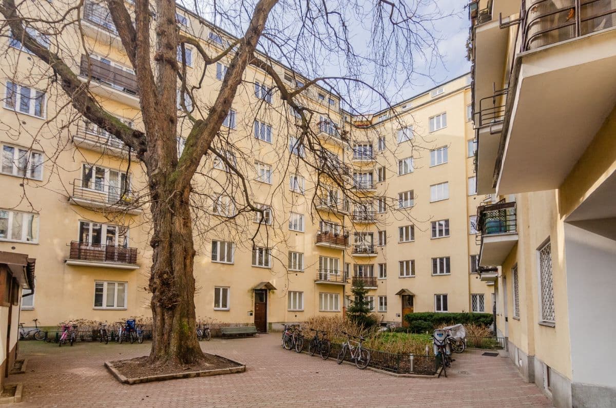 Klimatyczne mieszkanie z balkonem i widokiem na miasto – 18