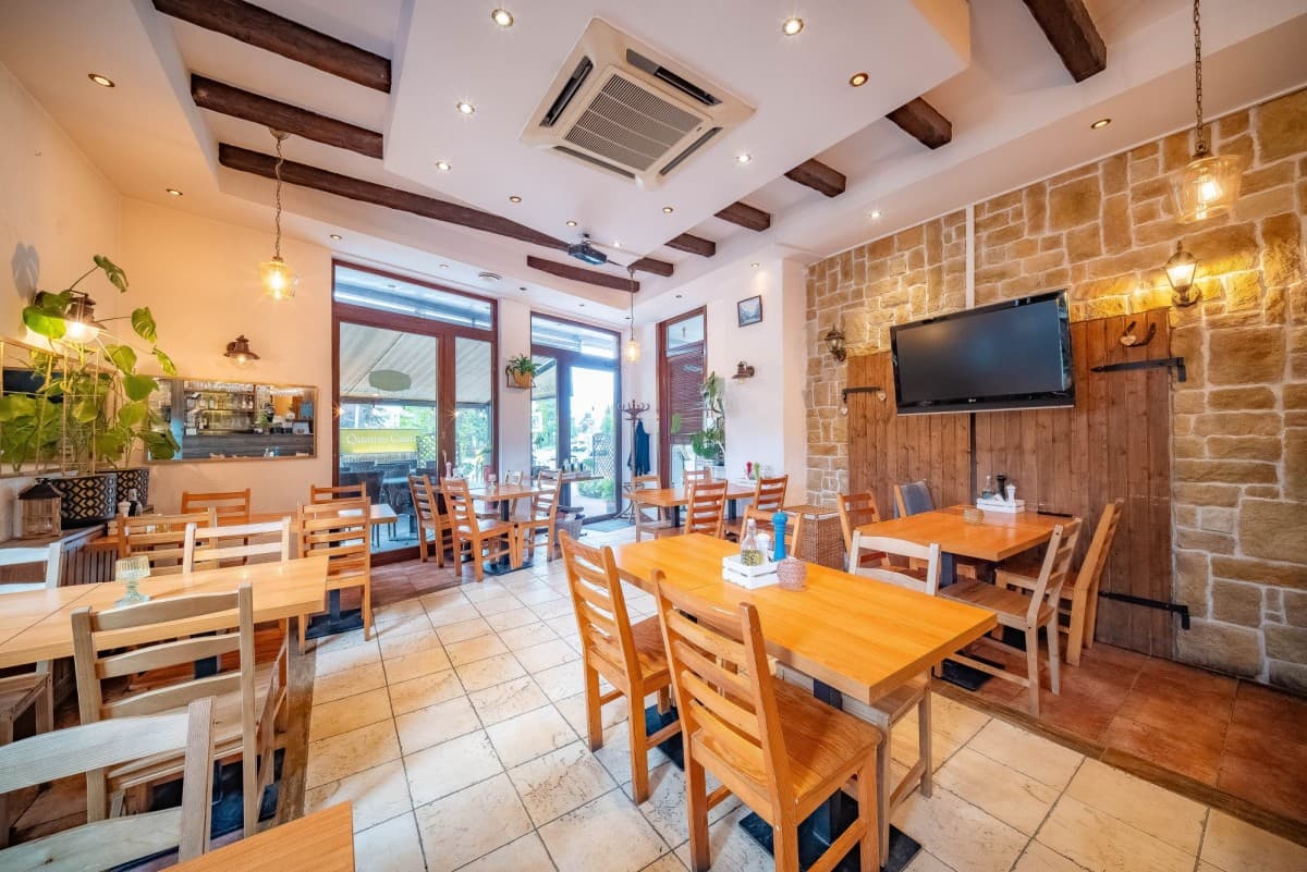Działająca restauracja z zaufaną klientelą – 14