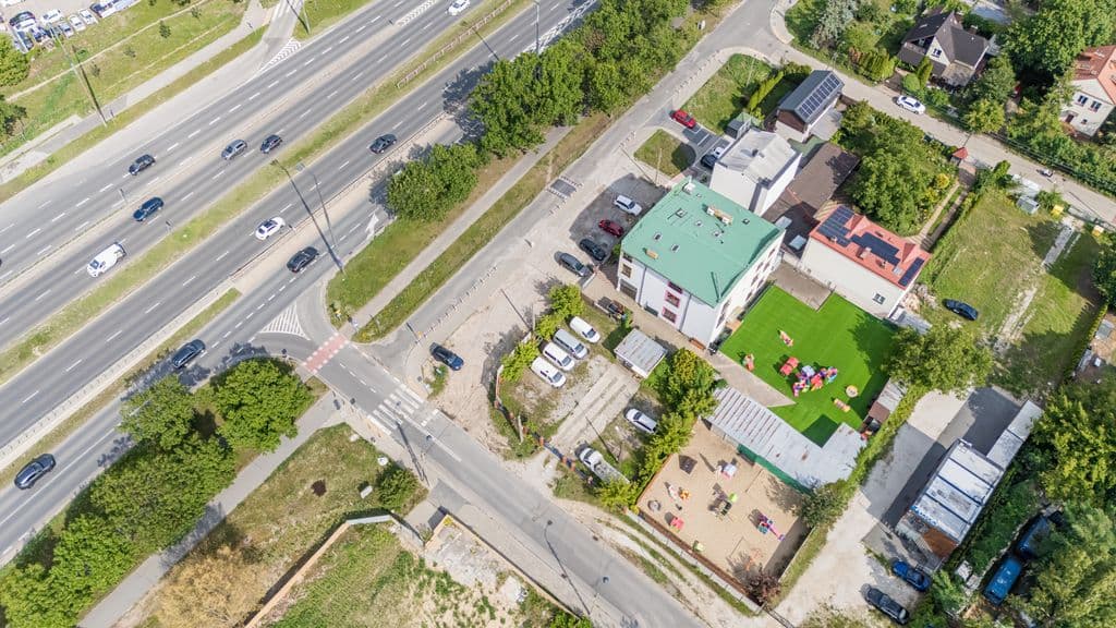 Działka inwestycyjna z warunkami zabudowy pod usługi – 10