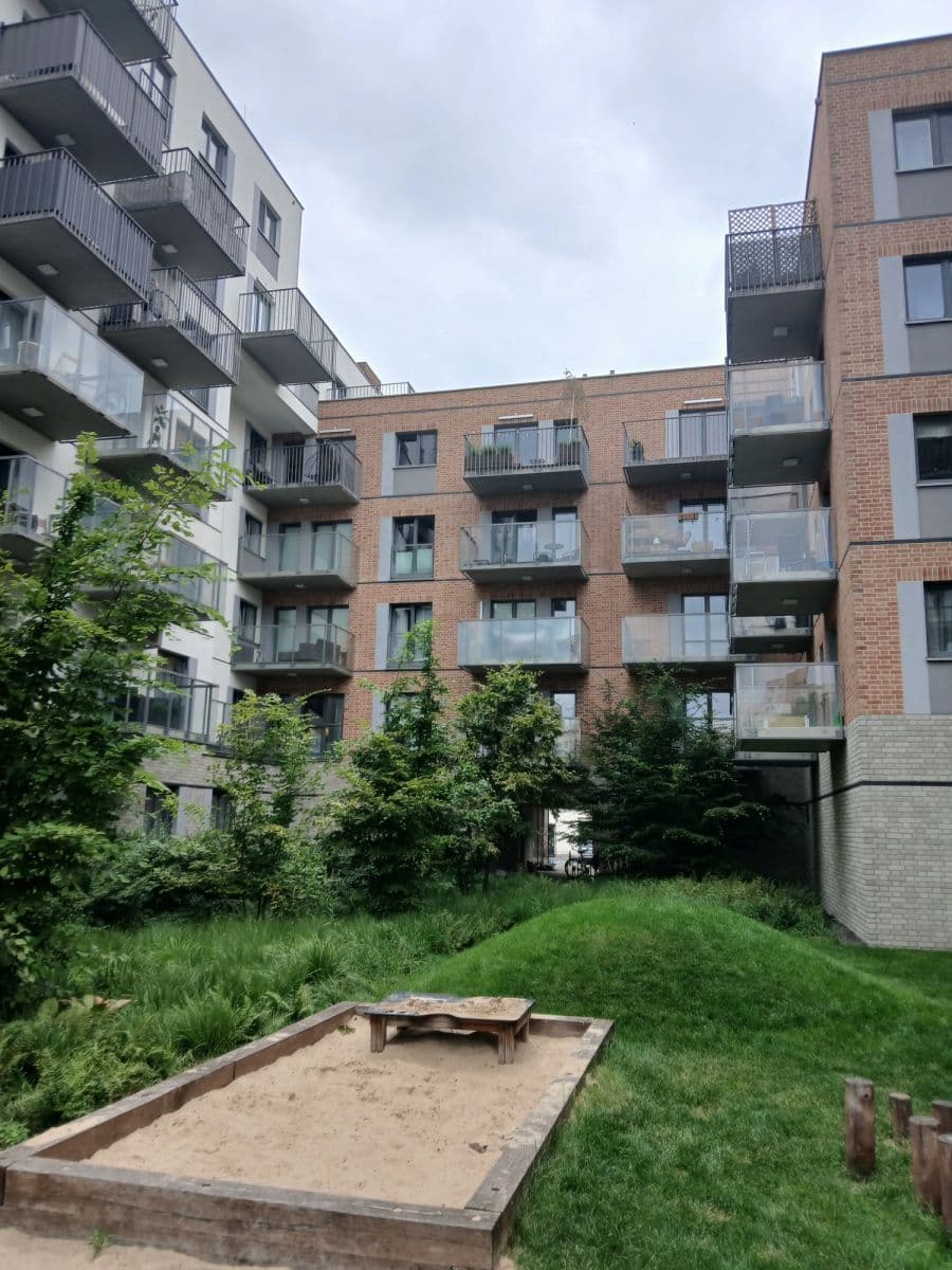 Nowoczesne mieszkanie 1-pokojowe z dużym balkonem w Pradze – 2