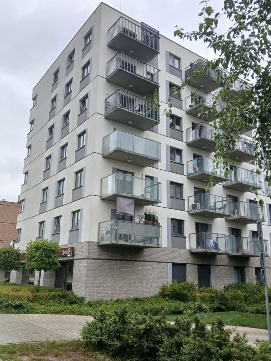 Nowoczesne mieszkanie 1-pokojowe z dużym balkonem w Pradze – 16