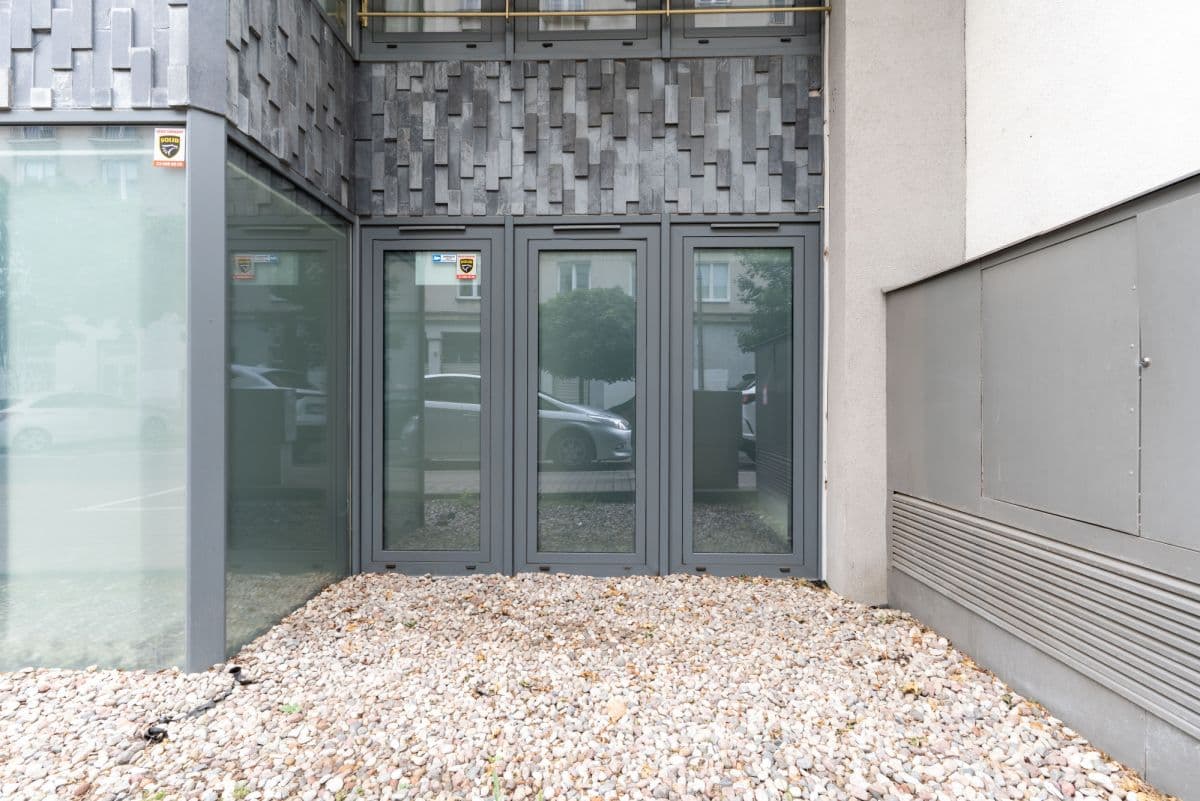 Lokal użytkowy parterowy z dostępem do ogródka – 12